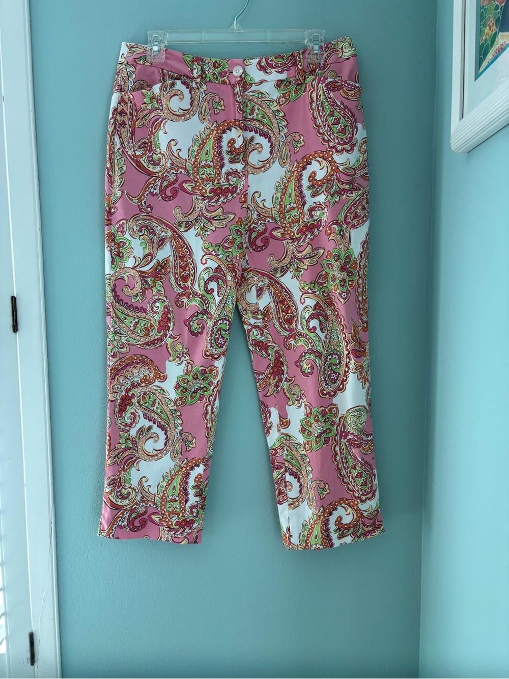 Jones of New York Women’s Pink Paisley Capri Pants. 8